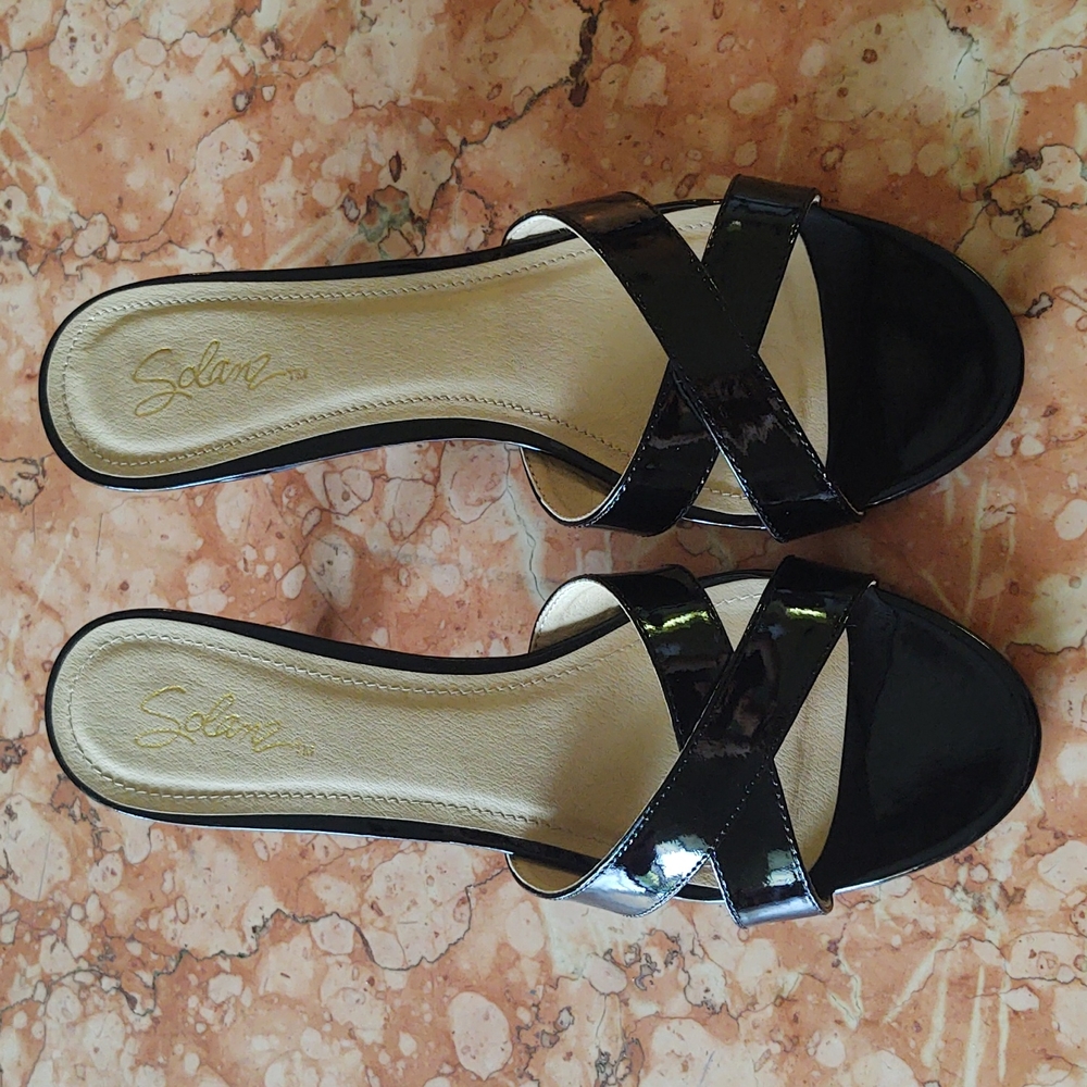 Solanz slides, black patent, low heel